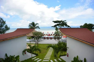 Tweepersoonskamer met balkon en uitzicht op zee — la plage resort & beach club
